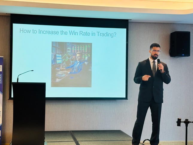 Networking during Forex Trading Event